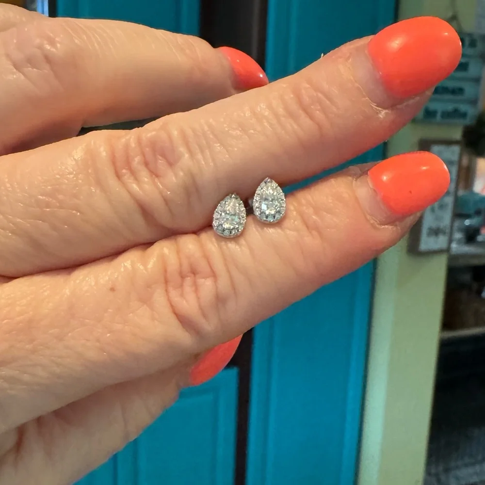 #49 0.9 ctw Moissanite halo pear earrings - Picture 3 of 6